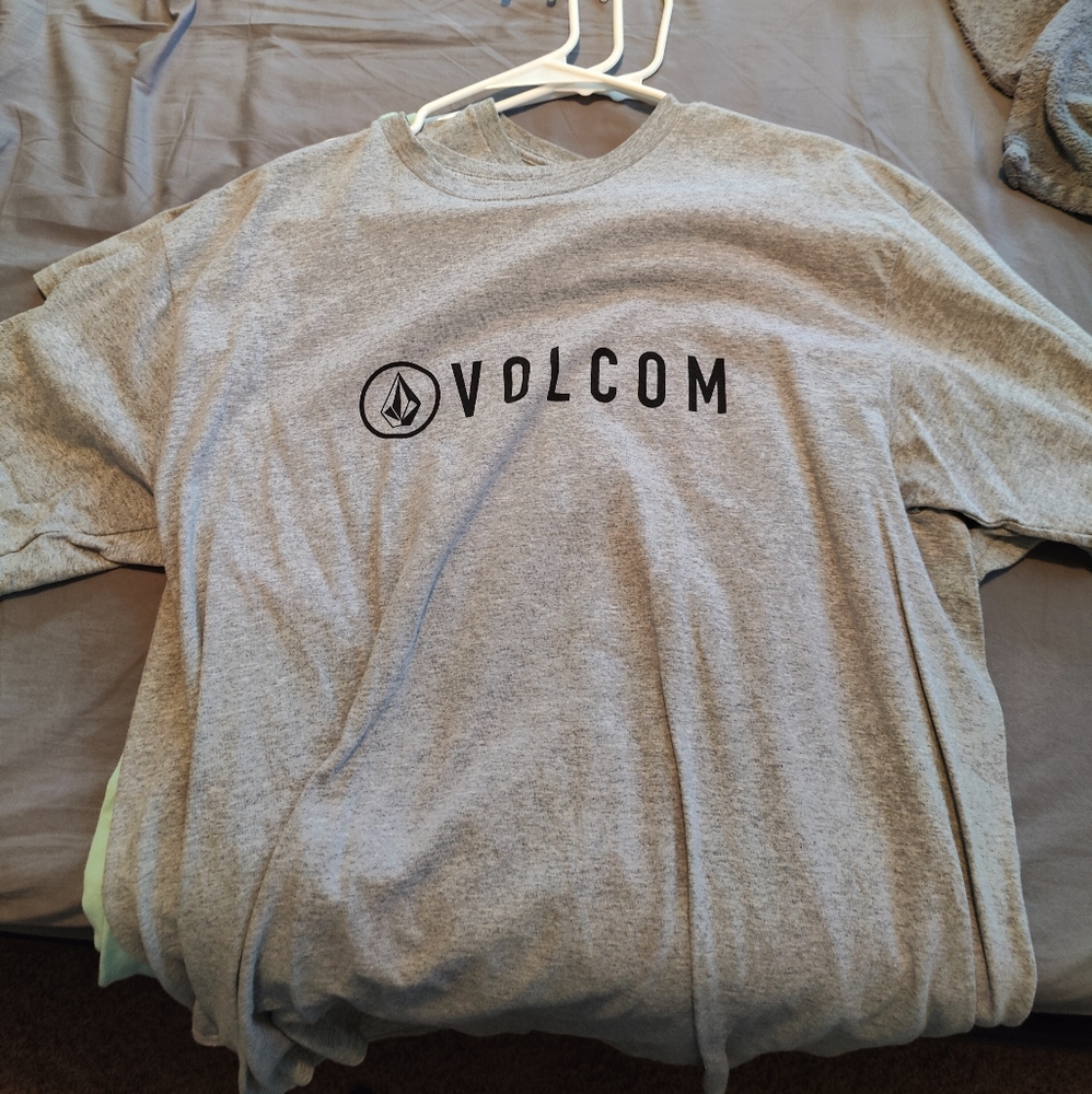 Volcom men's large t-shirt